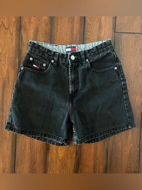 Tommy Hilfiger Black 90s Denim Shorts Size 25”
